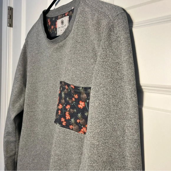 On The Byas Active Sweatshirt Mens Size Large Gray Crewneck Pocket Pineapple - Picture 5 of 6